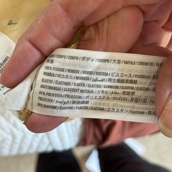 Hollister Floral Yellow Top Size XS NWT - Picture 5 of 5